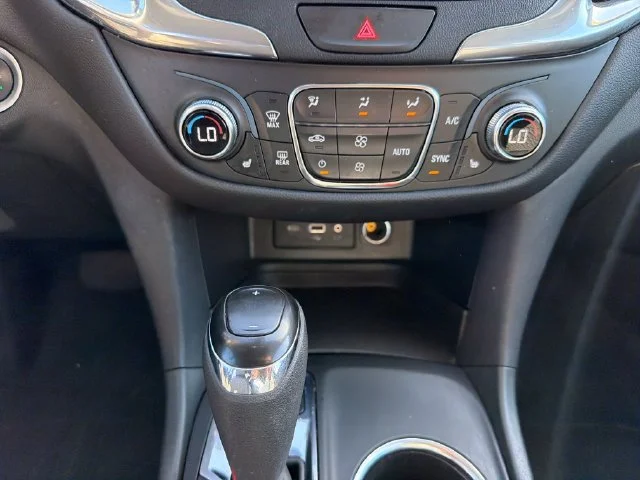 Used 2021 SUMMIT WHITE Chevrolet LT image 32