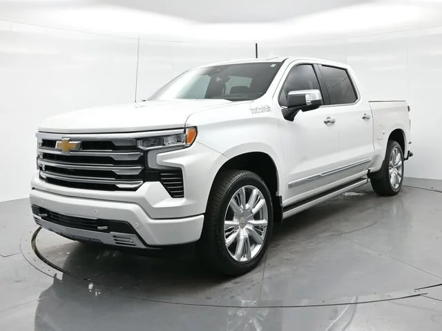 Used 2025 Iridescent Pearl Tricoat Chevrolet High Country image 3