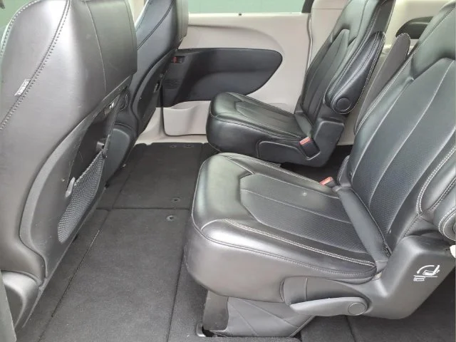 Used 2024 White Chrysler Touring L image 17