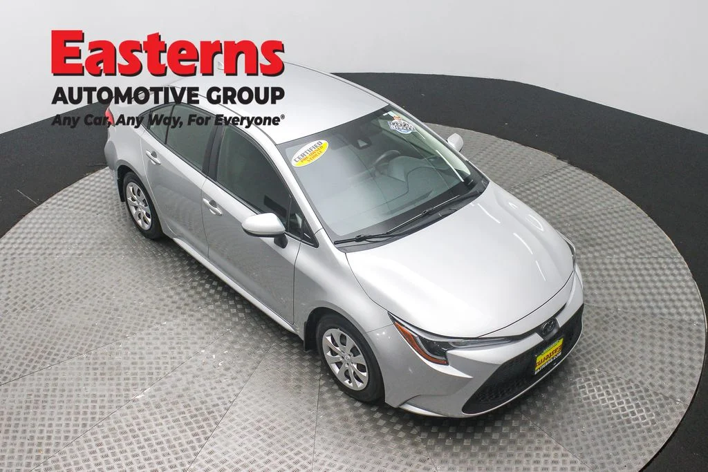 Used 2022 Silver Toyota LE image 3