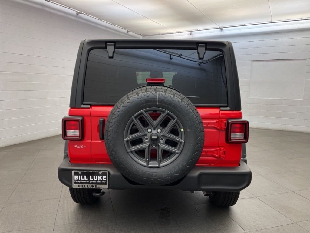 New 2026 Firecracker Red Clear-Coat Exterior Paint Jeep Sport S image 4