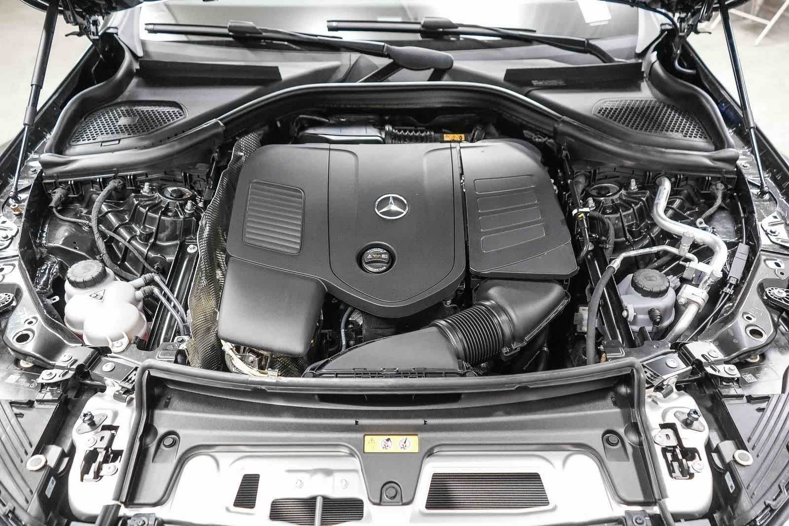 New 2026 Graphite Grey Metallic Mercedes-Benz GLC 300 image 32