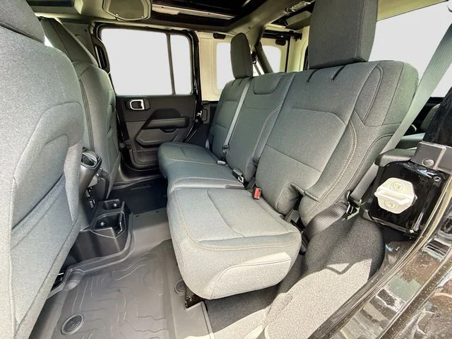 New 2026 Black Clear-Coat Exterior Paint Jeep Sahara image 16