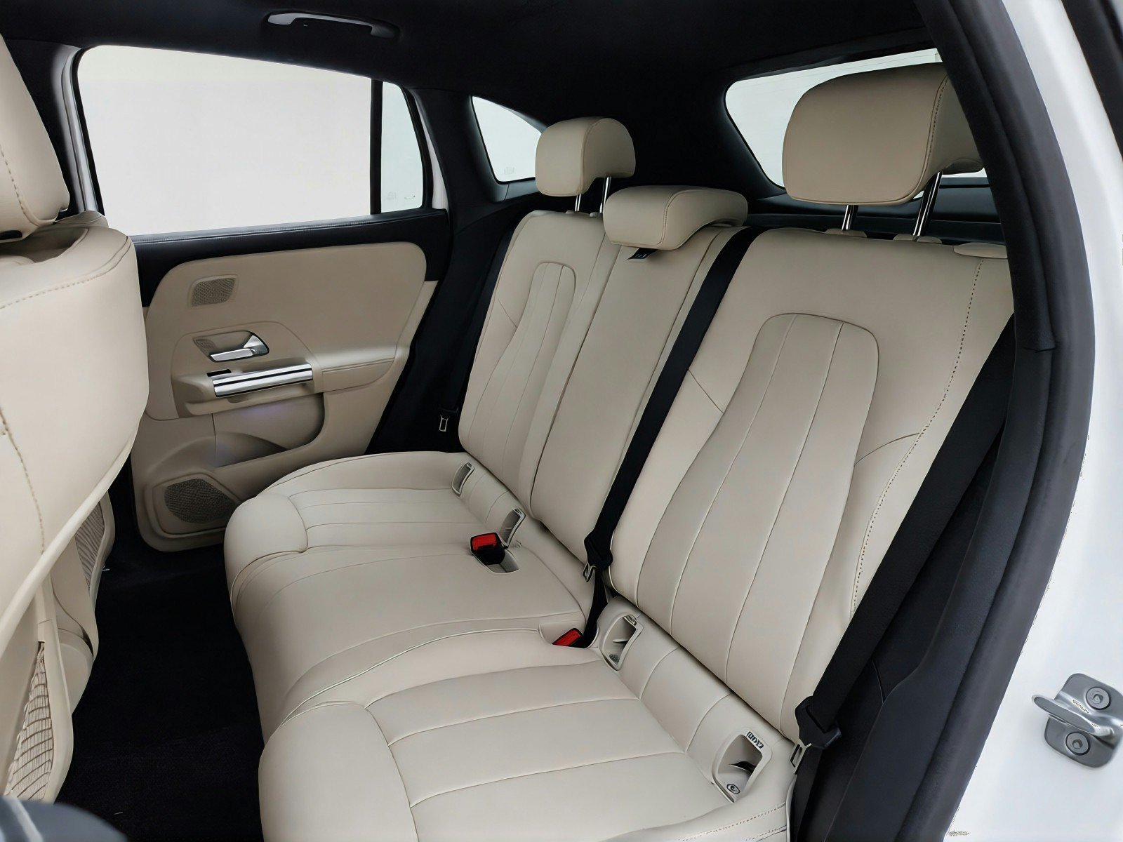 New 2026 Polar White Mercedes-Benz GLA 250 SUV image 39