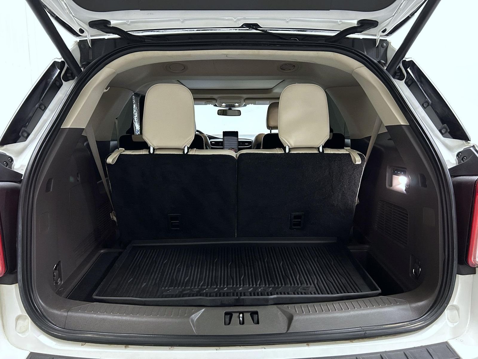 Used 2020 White Ford Platinum image 22