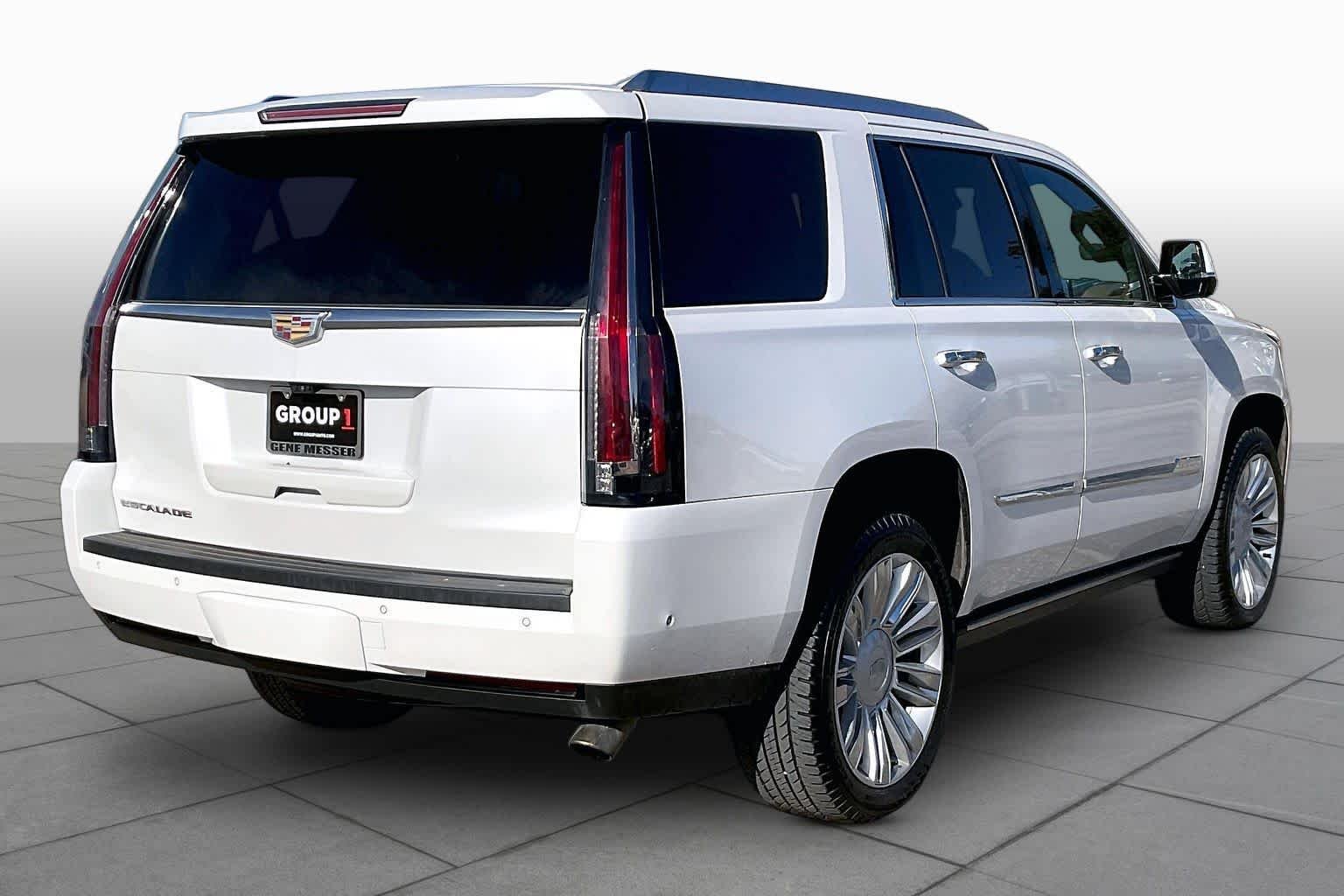 Used 2017 Crystal White Tricoat Cadillac Platinum image 12