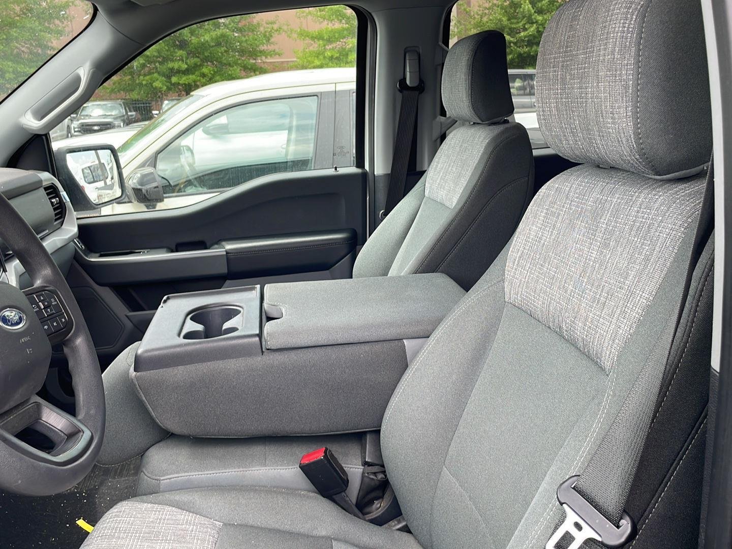 Used 2023 Oxford White Ford XLT image 3