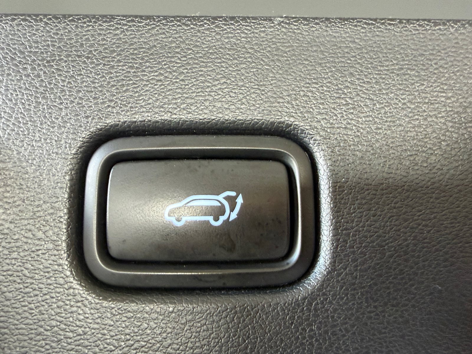 Used 2024 Hampton Gray Hyundai SEL image 31