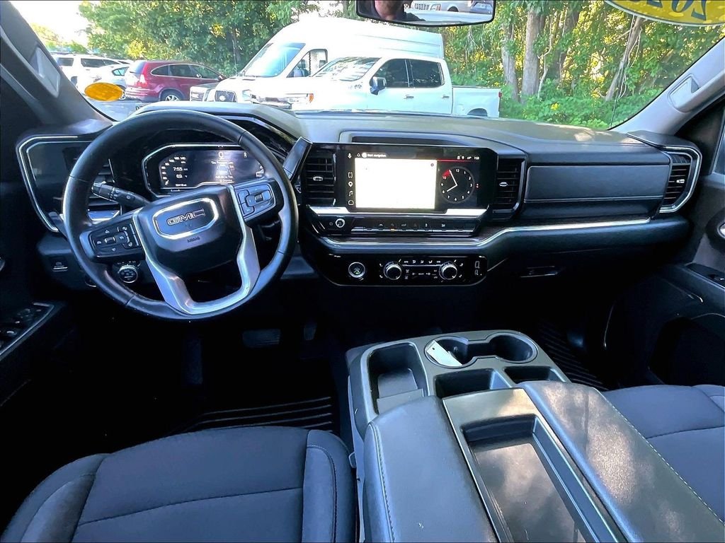 Used 2023 Silver GMC Elevation image 20