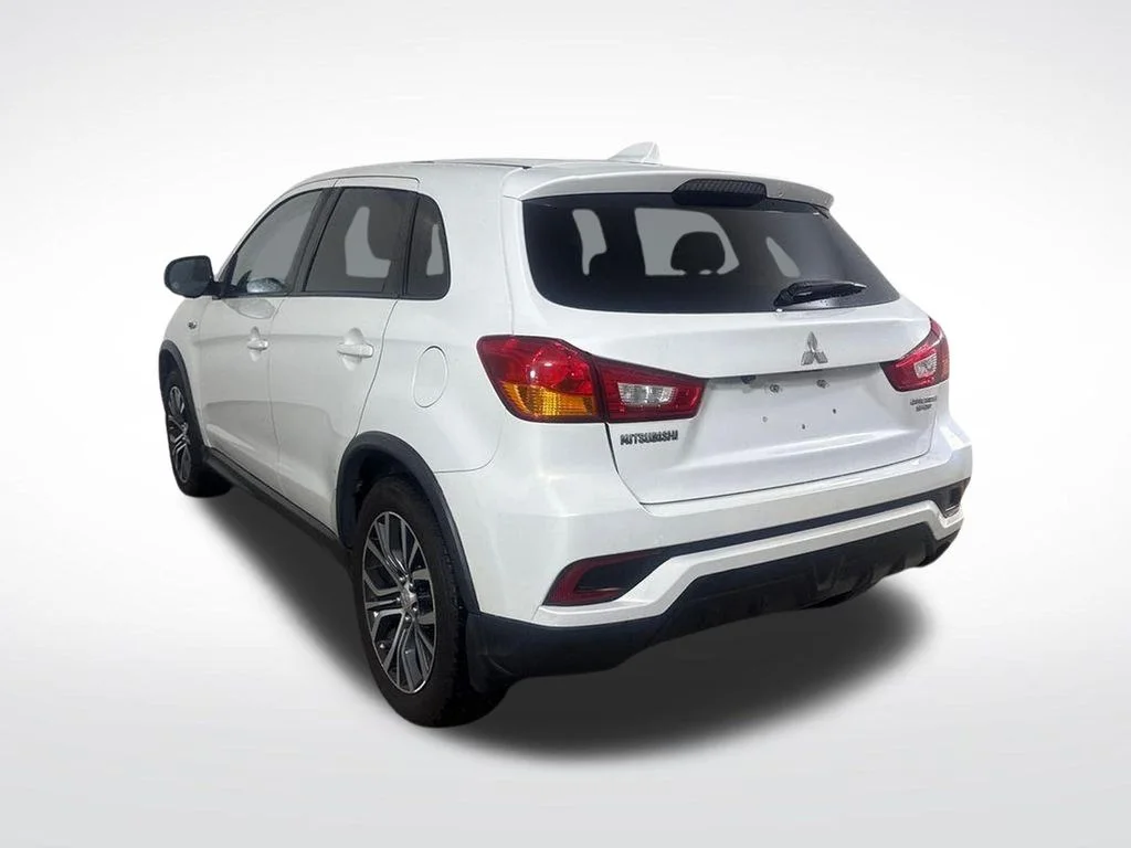 Used 2018 White Mitsubishi 2.0 ES image 9