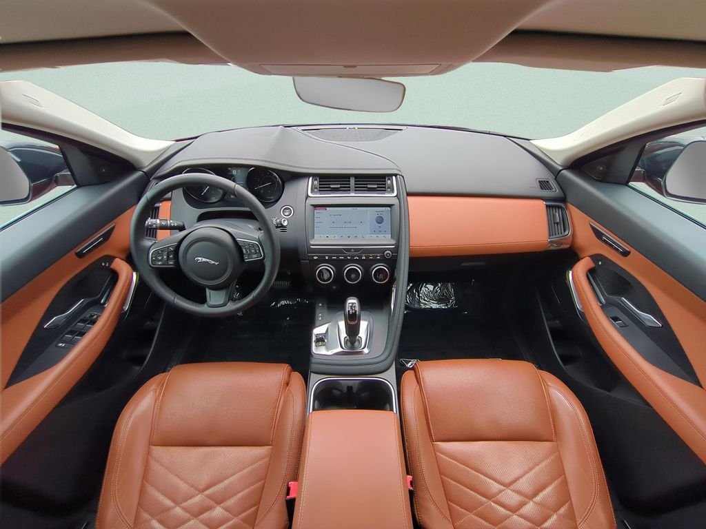 Used 2020  Jaguar SE image 12