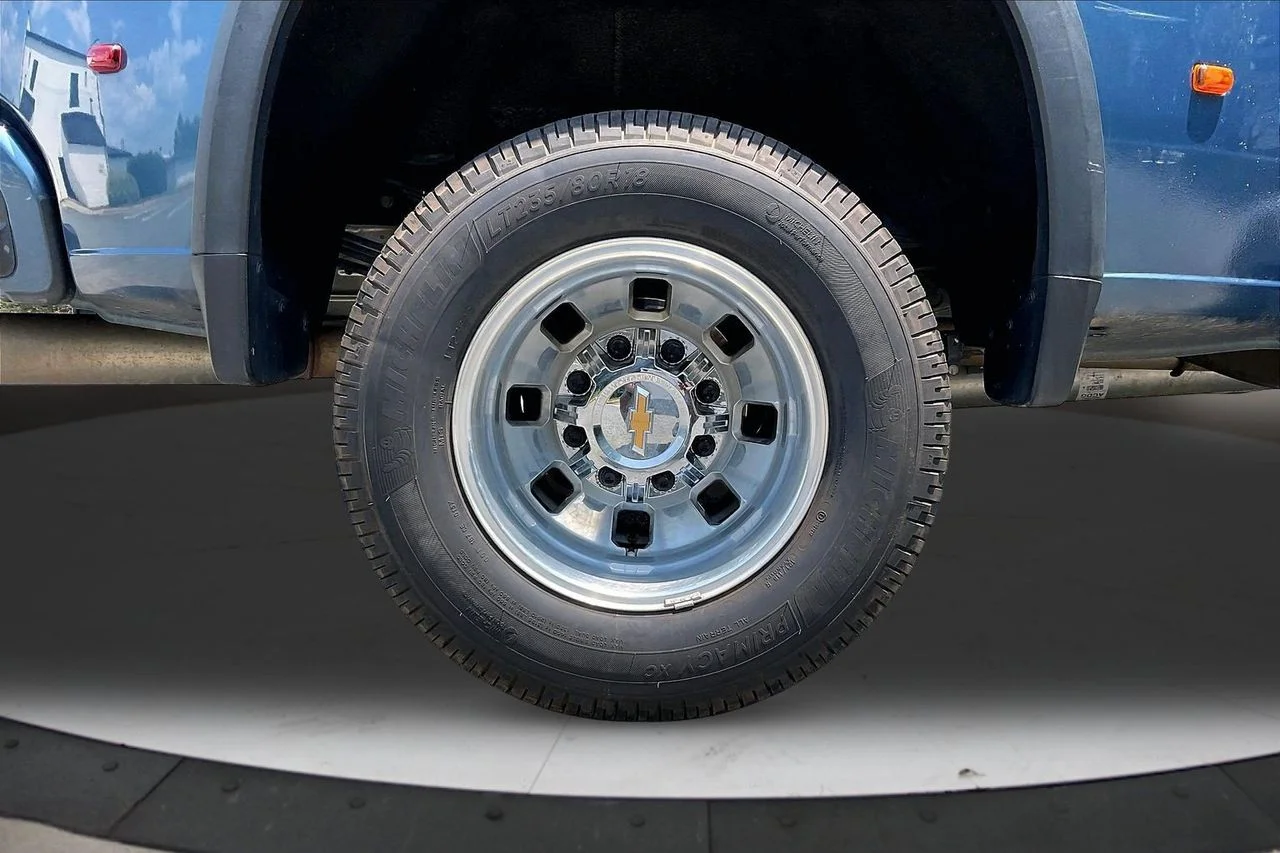 Used 2024 Blue Chevrolet High Country image 38