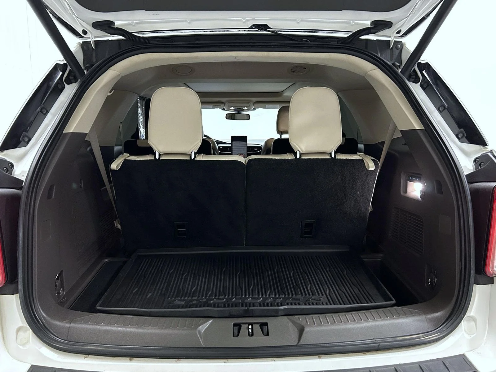 Used 2020 White Ford Platinum image 22