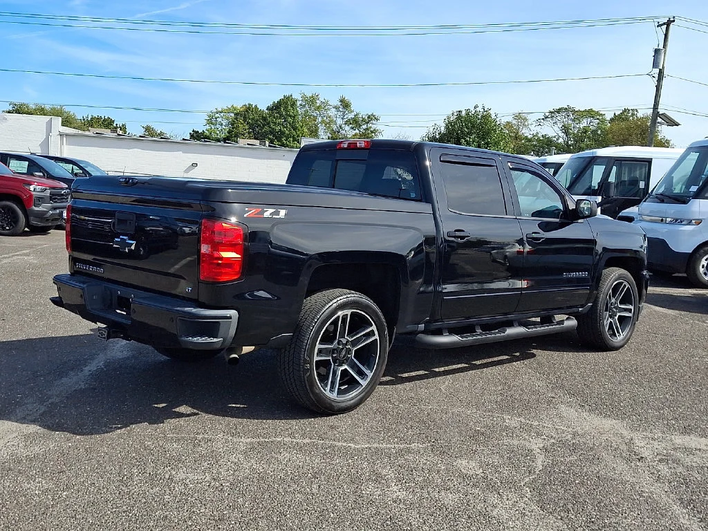 Used 2018 BLACK Chevrolet LT image 12