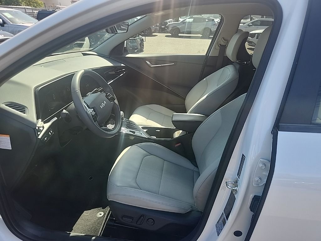 Used 2023 White Kia EX image 19
