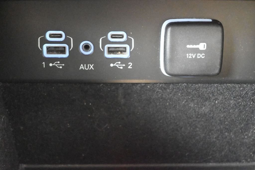 Used 2021 White Jeep Limited image 4