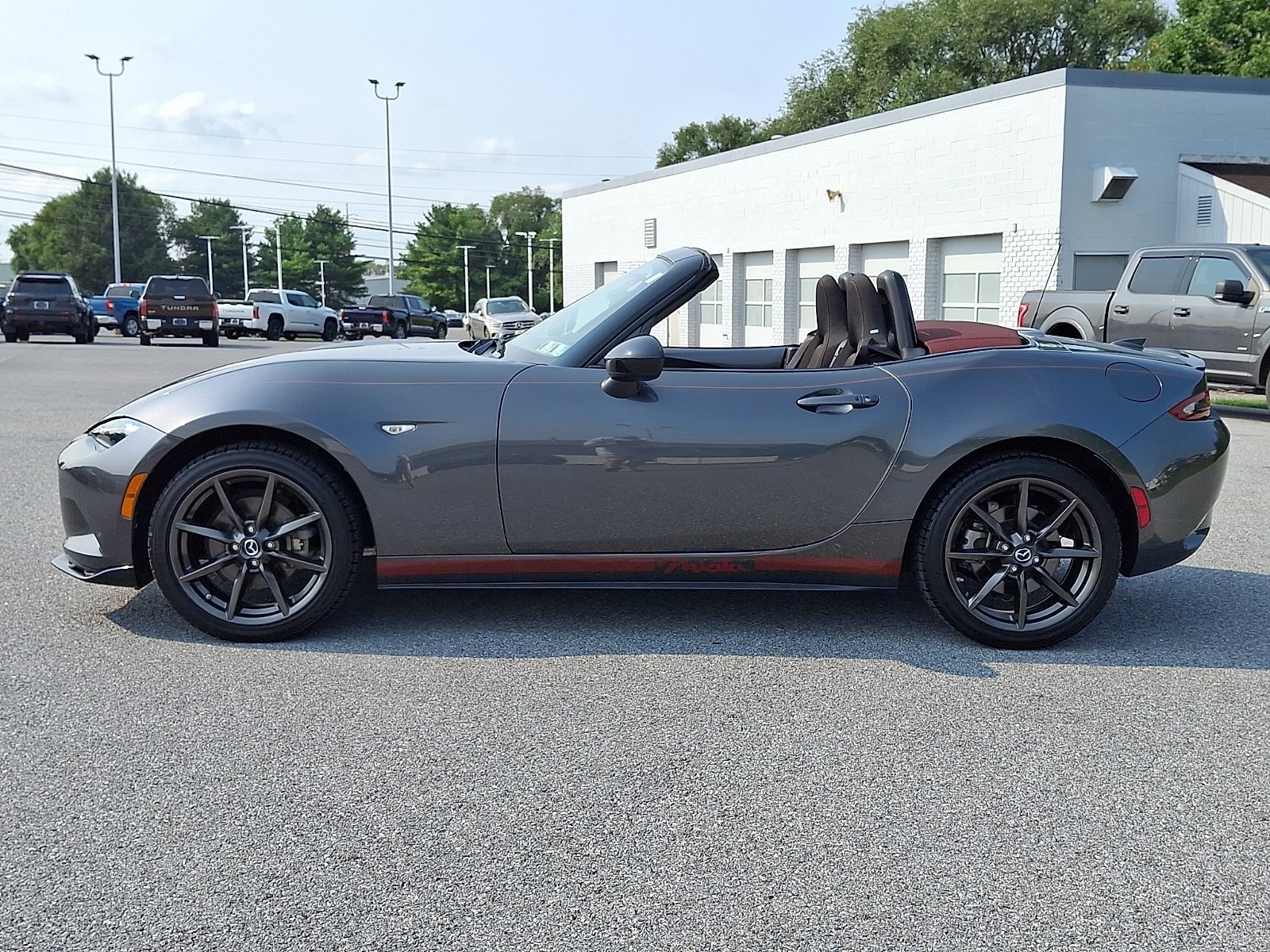 Used 2018 Machine Gray Mazda Club image 6