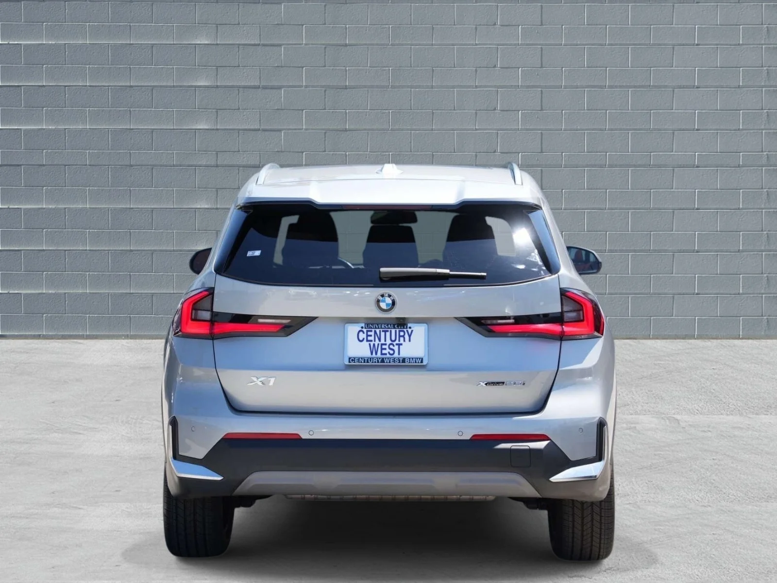 Certified Used 2023 Space Silver Metallic BMW xDrive28i Sports Activity Vehicle image 4