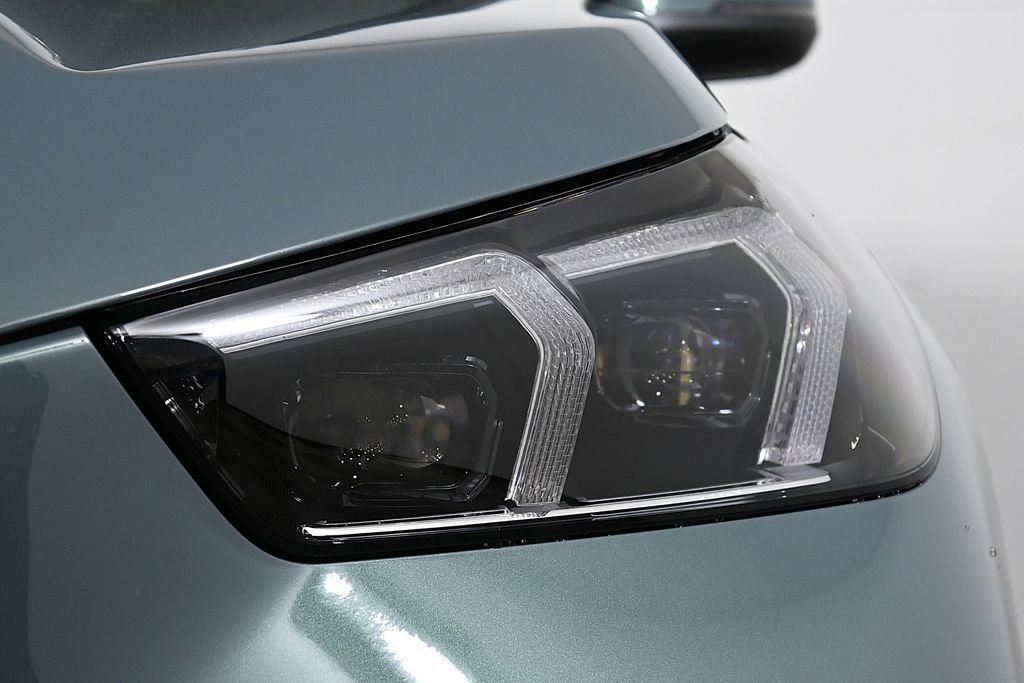 New 2026 Green Metallic BMW xDrive28i image 11