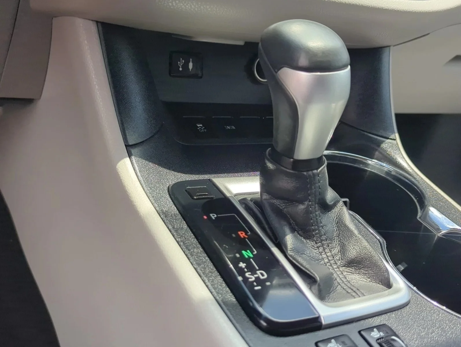 Used 2015 Predawn Gray Mica Toyota XLE image 23