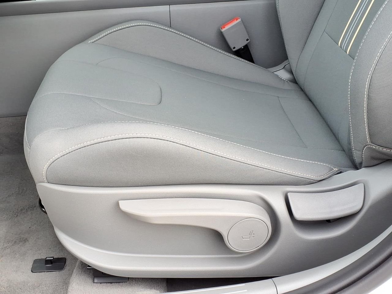 New 2026 Serenity White Hyundai SEL Sport image 13