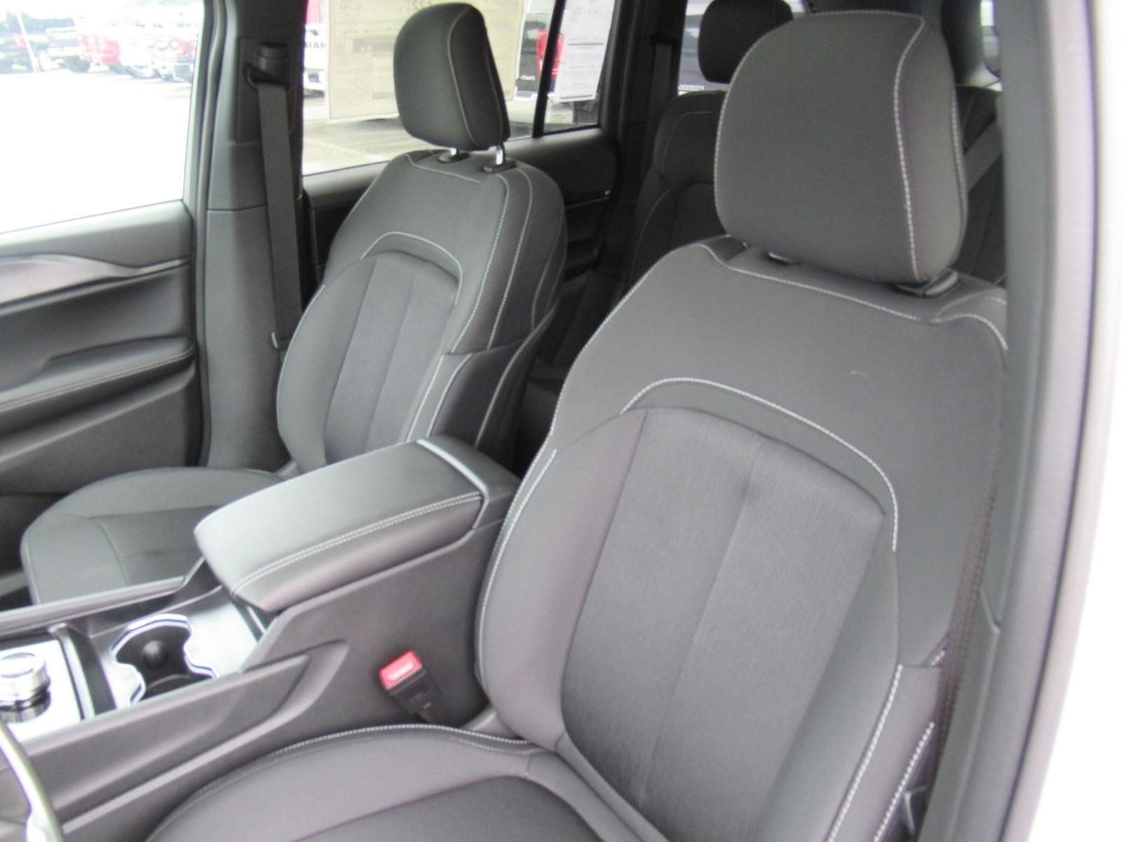 New 2026 Silver Zynith Exterior Paint Jeep Laredo X image 15