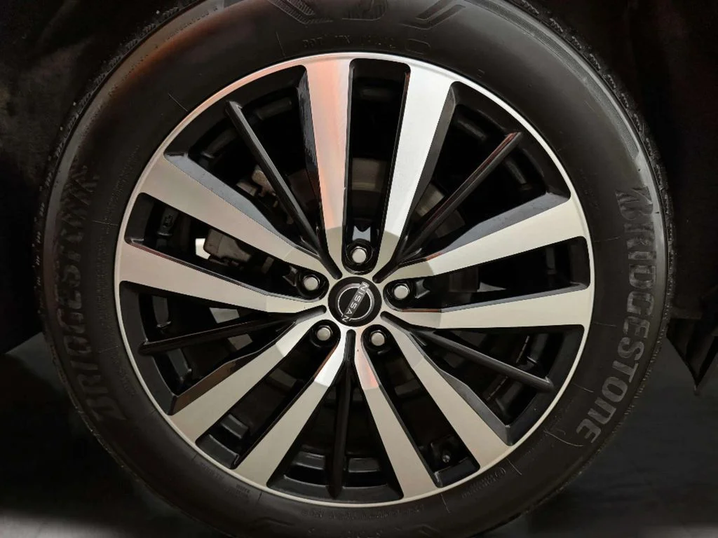 Used 2025 Black Nissan Platinum image 32