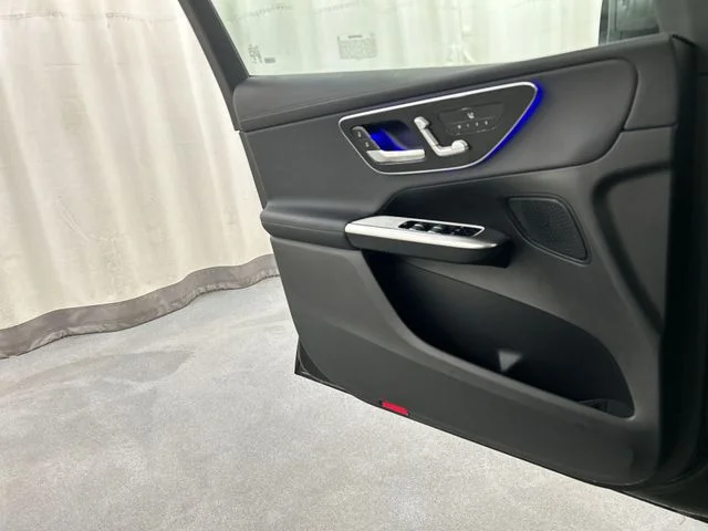 Used 2025 Black Mercedes-Benz GLC 350e image 22