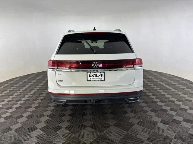 Used 2024  Volkswagen 2.0T SE w/Technology image 8