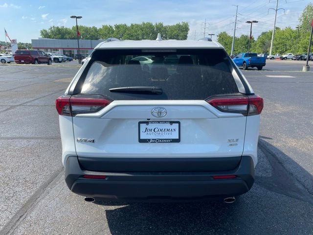 Certified Used 2025 Beige Toyota XLE Premium image 4