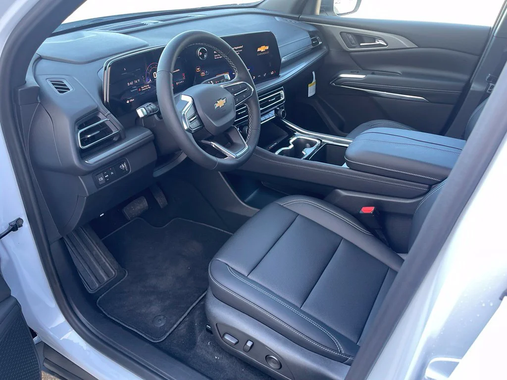 New 2027 Polar White Tricoat Chevrolet LT image 13