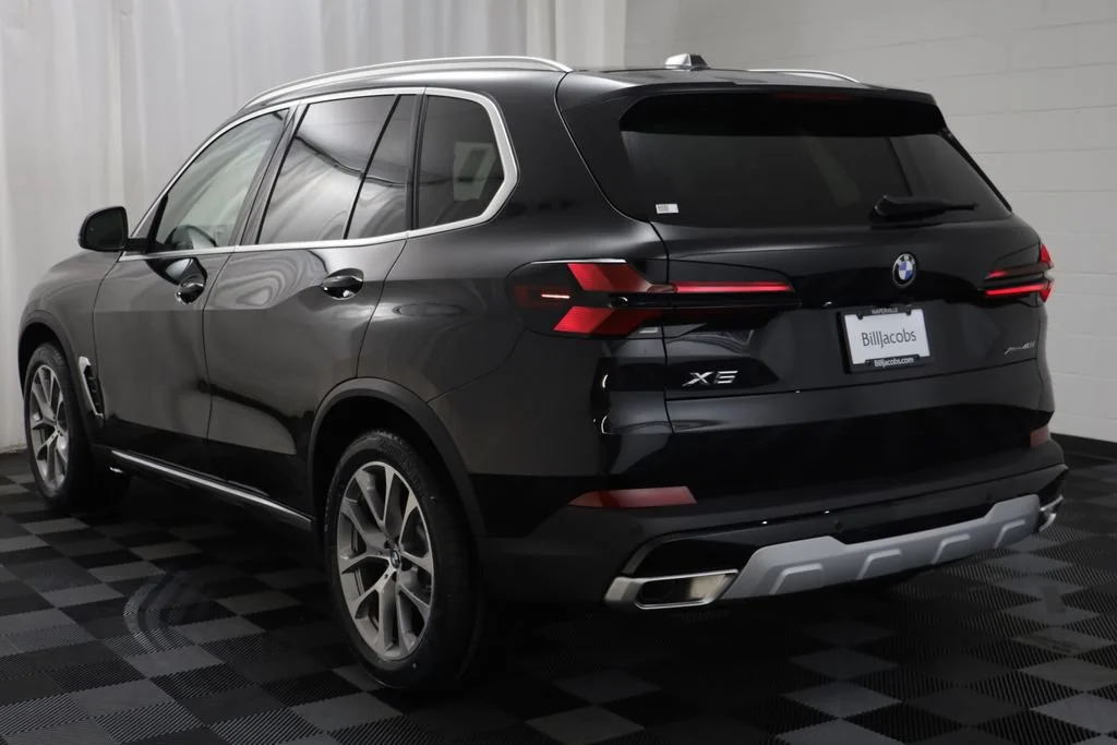 New 2026 BLACK SAPPHIRE BMW xDrive40i image 16