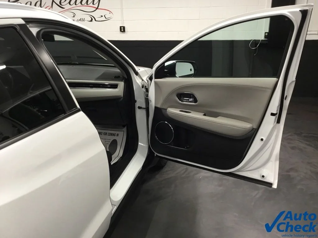 Used 2021 White Honda EX-L image 37