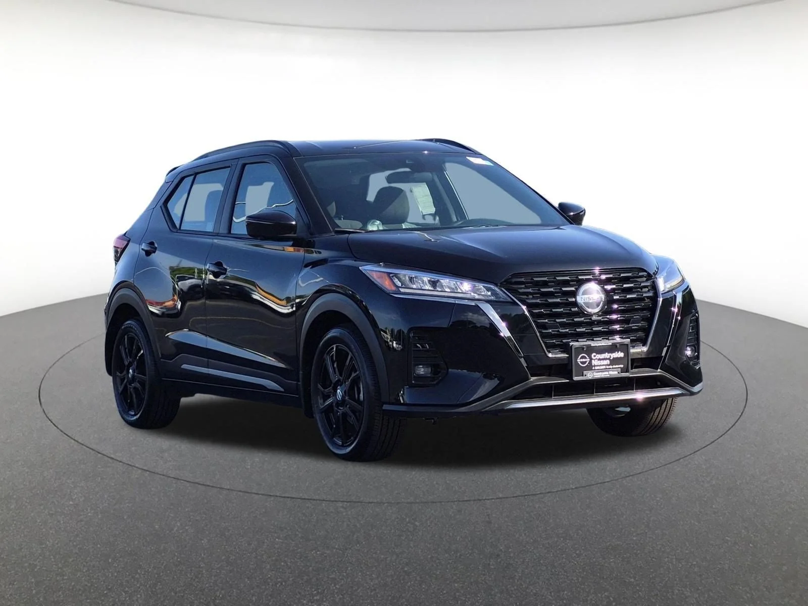 Used 2021 Super Black Nissan SR image 3