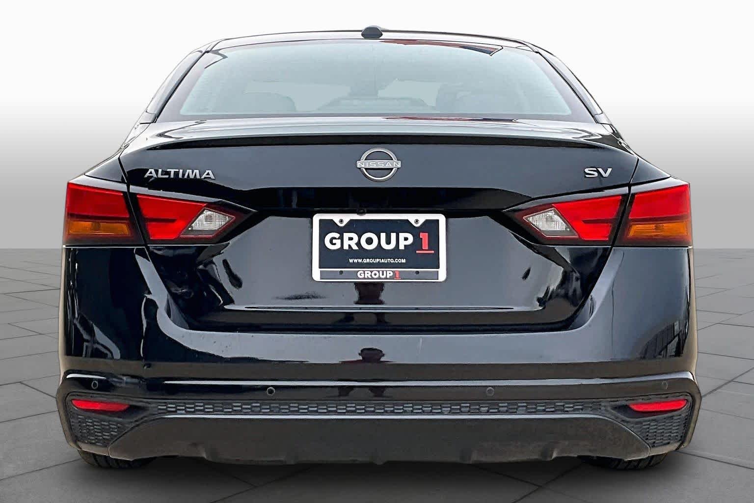 Used 2024 Super Black Nissan 2.5 SV image 4
