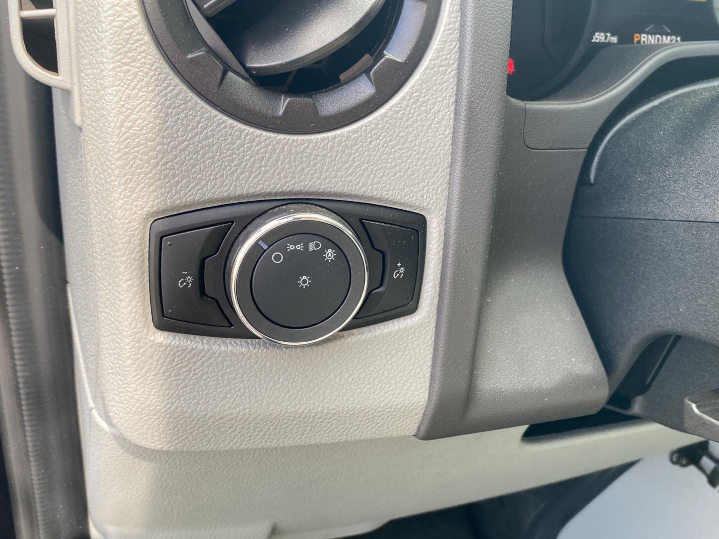 Used 2027 Wh Ford  image 14