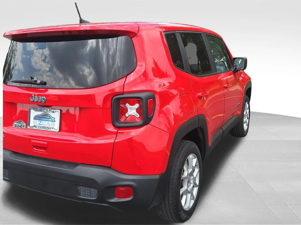 Used 2023 Red Jeep Latitude image 11