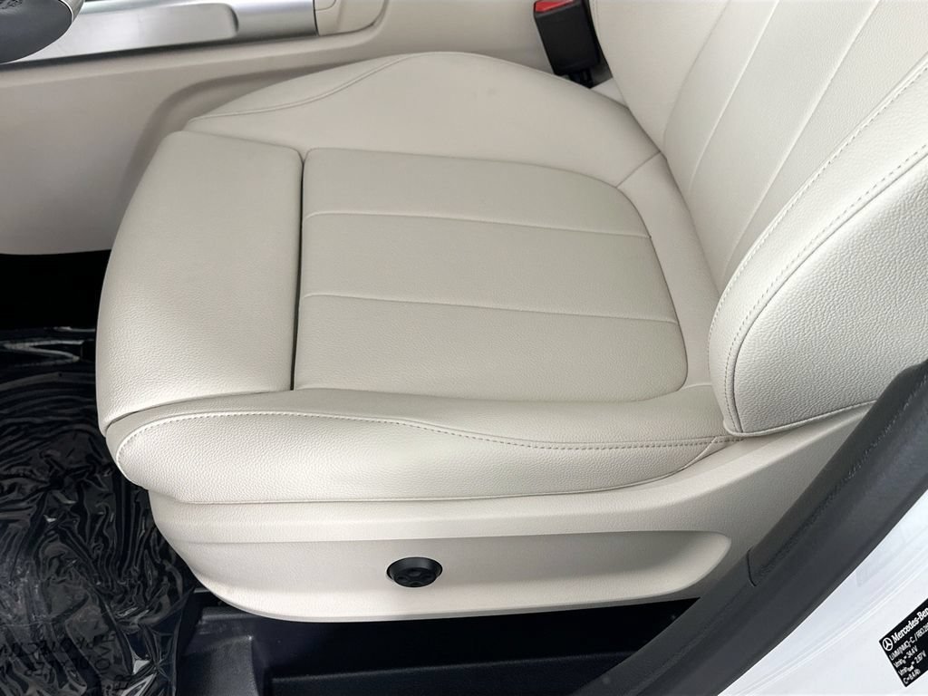 New 2026 Polar White Mercedes-Benz GLB 250 image 49