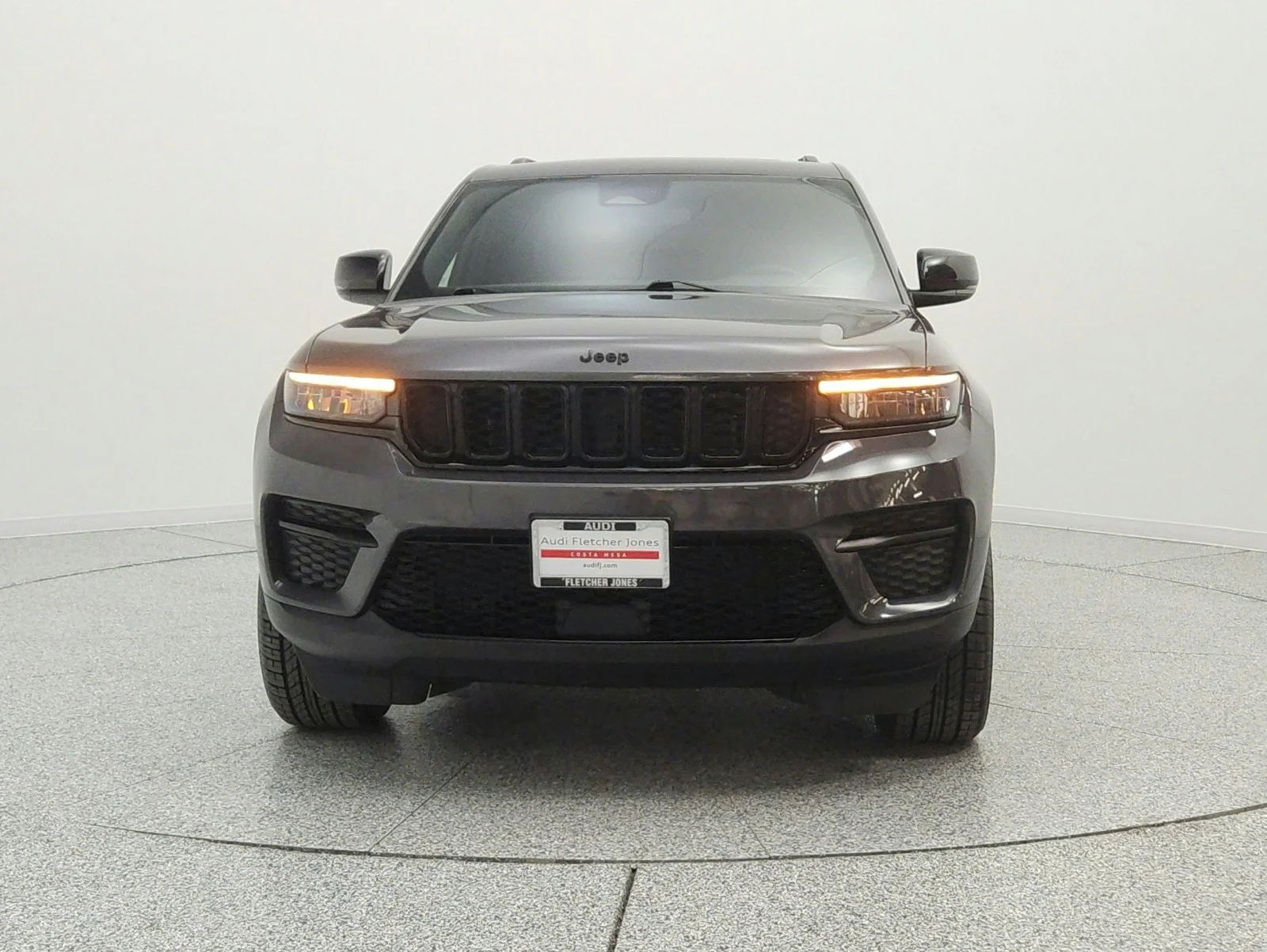 Used 2023 Baltic Gray Metallic Clearcoat Jeep Laredo X image 2