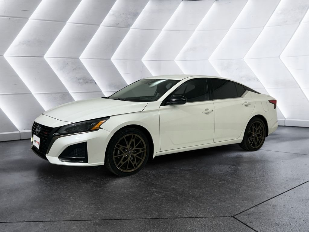 Used 2025 White Nissan 2.5 SR image 3