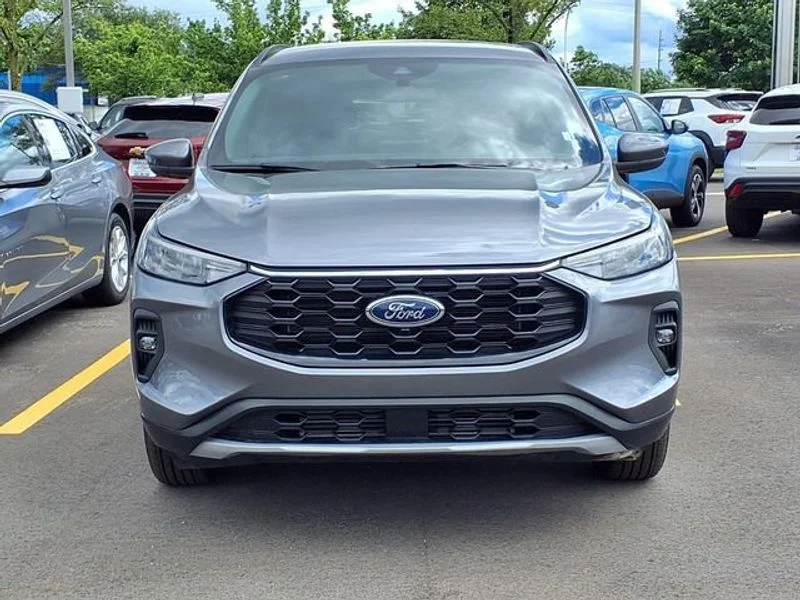 Used 2025 Gray Ford ST-Line Select image 9