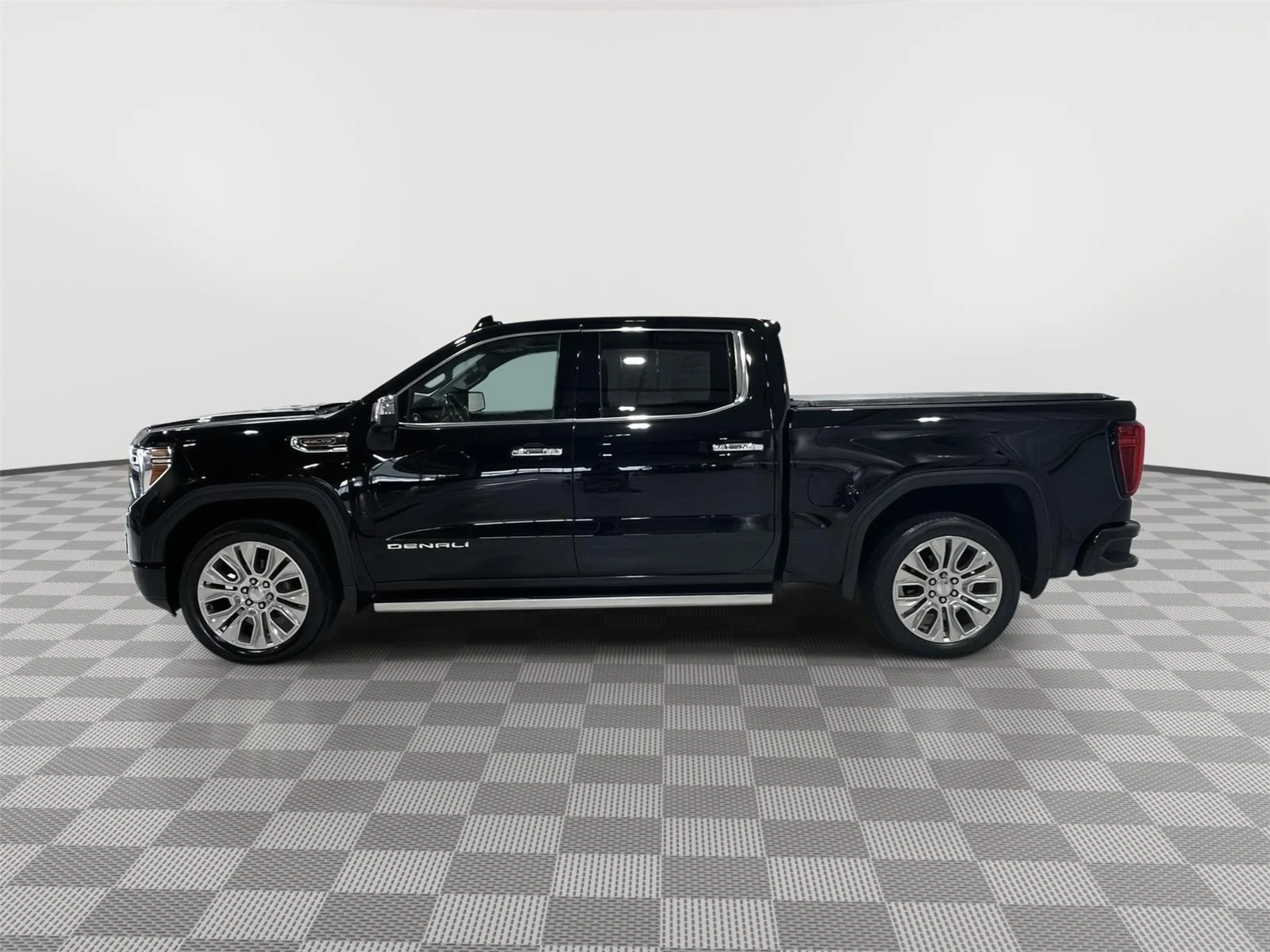 Used 2020 GMC Sierra 1500 Denali Denali with VIN 3GTU9FEL2LG424924 for sale in Alexandria, Minnesota