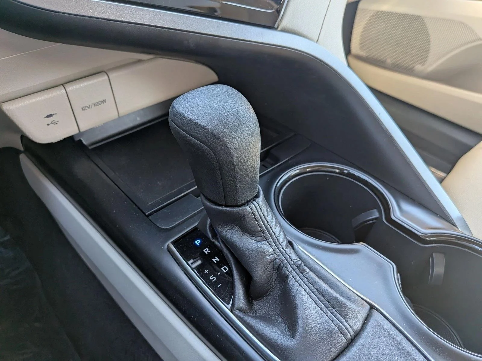 Used 2019 Galactic Aqua Mica Toyota LE image 15