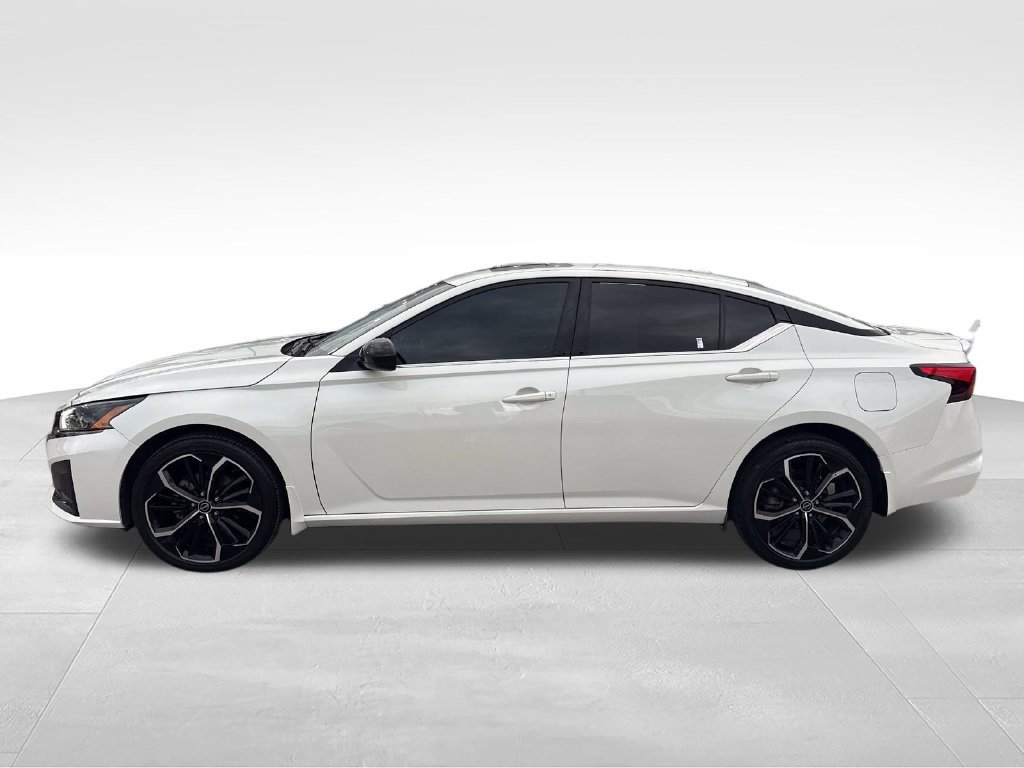 Used 2023 White Nissan 2.5 SR image 2