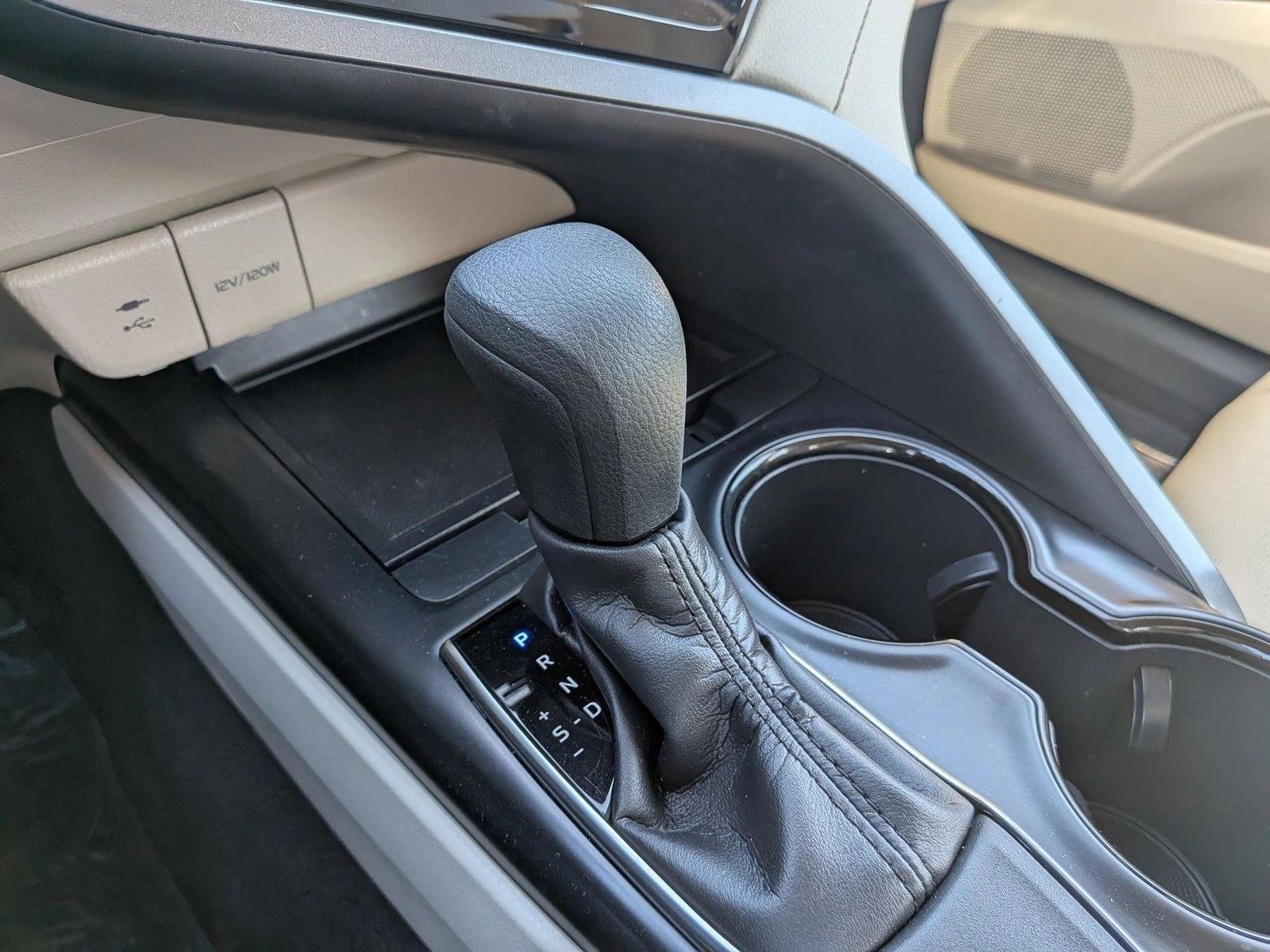 Used 2019 Galactic Aqua Mica Toyota LE image 15