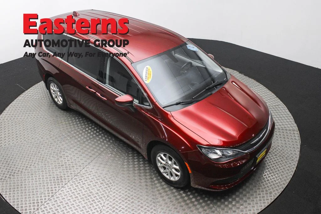 Used 2020 Red Chrysler LX image 3