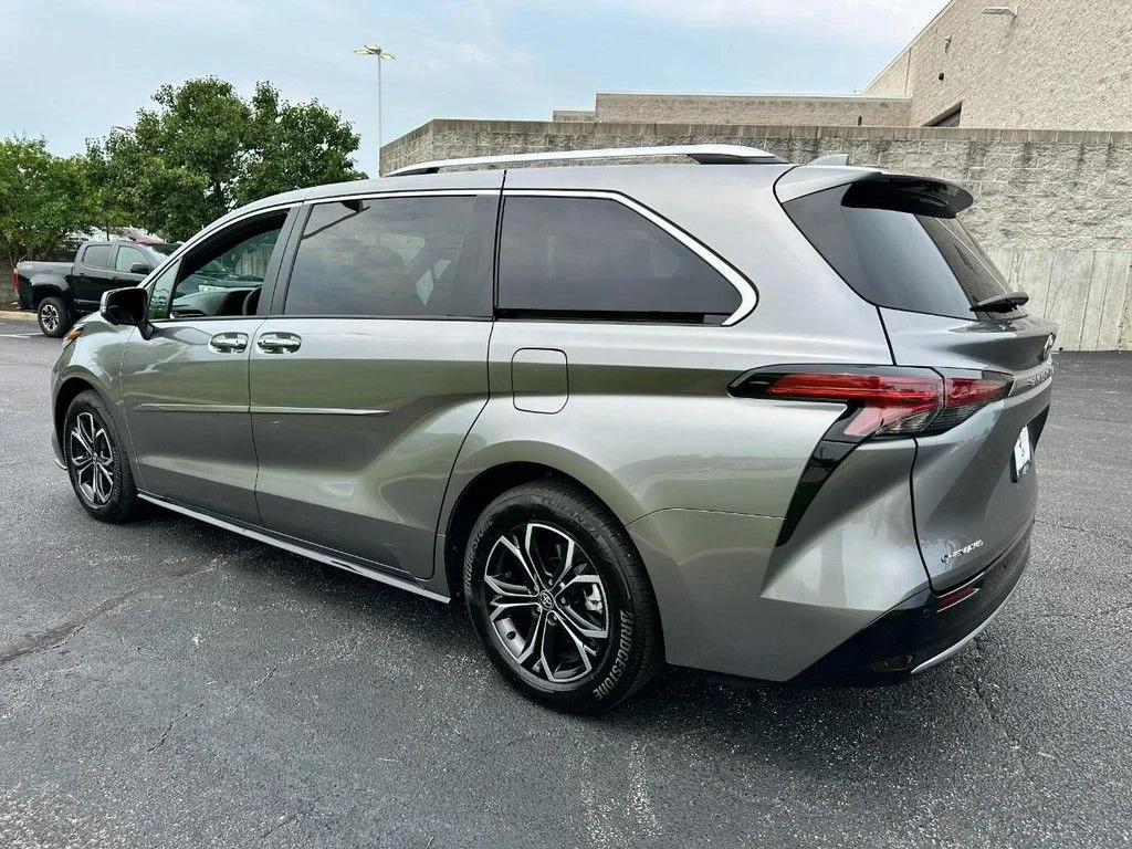 Used 2026  Toyota Platinum image 9