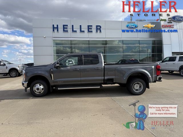 2023 Ford F-350 Lariat 4x4 Crew Cab 176 in DRW's photo