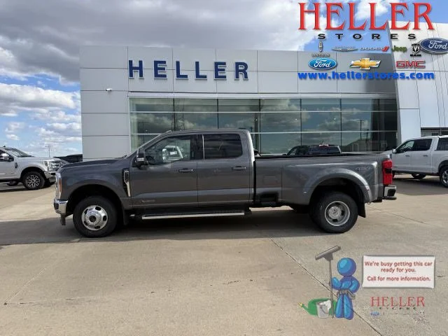 2023 Ford F-350 Lariat 4x4 Crew Cab 176 in DRW's photo