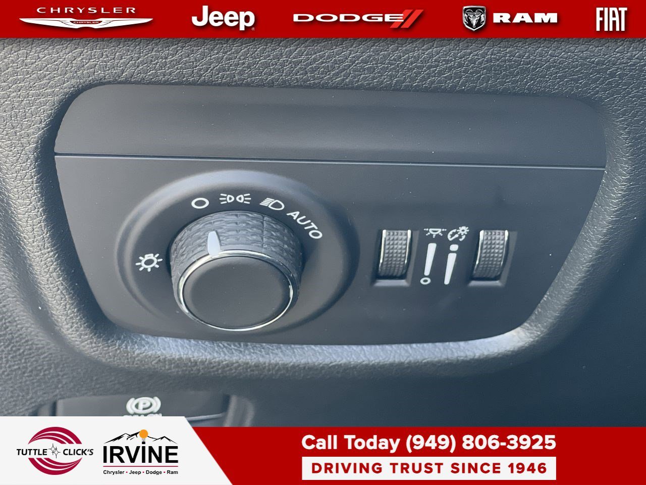 New 2026 Bright White Clear-Coat Exterior Paint Jeep Laredo Altitude image 23
